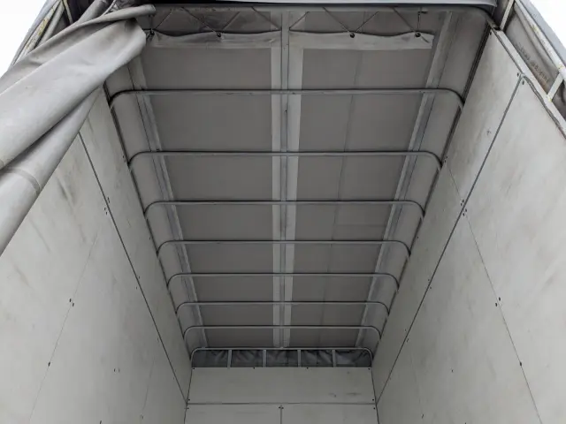 いすゞ エルフ BKG-NHR85A(2WD)の写真14