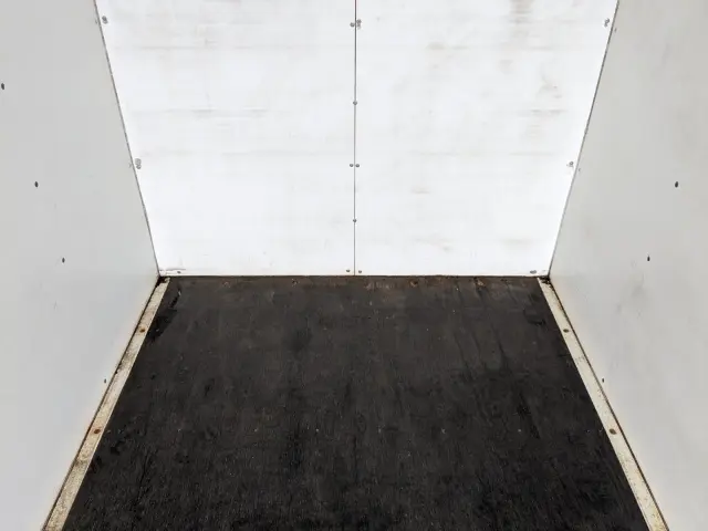 いすゞ エルフ BKG-NHR85A(2WD)の写真15