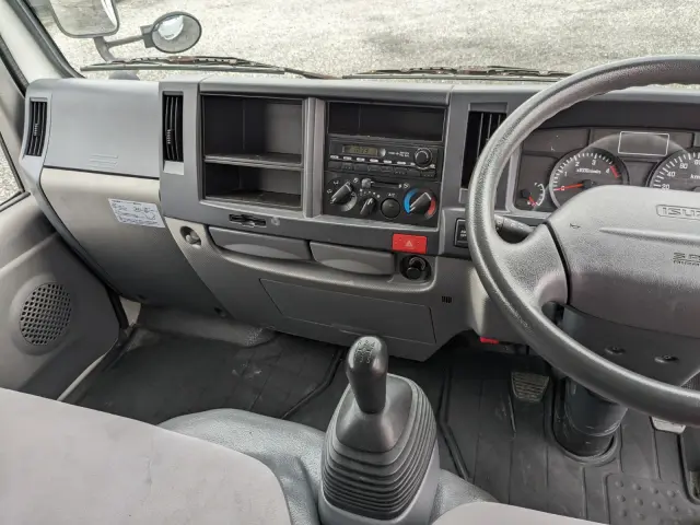 いすゞ エルフ BKG-NHR85A(2WD)の写真26