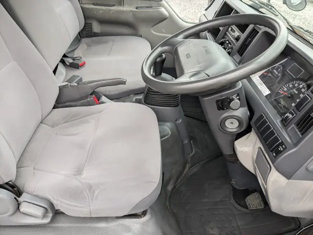 いすゞ エルフ BKG-NHR85A(2WD)の写真33