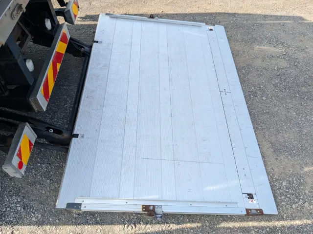 いすゞ フォワード TKG-FRR90S2(2WD)の写真12