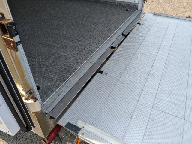 いすゞ フォワード TKG-FRR90S2(2WD)の写真13