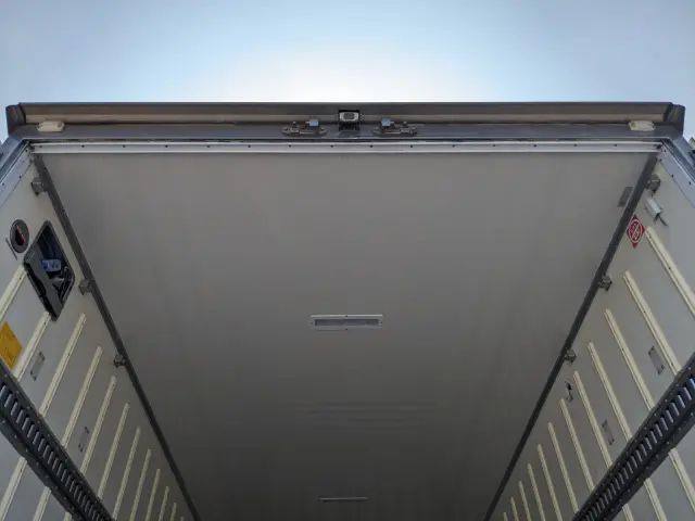 いすゞ フォワード TKG-FRR90S2(2WD)の写真16