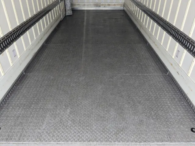 いすゞ フォワード TKG-FRR90S2(2WD)の写真17