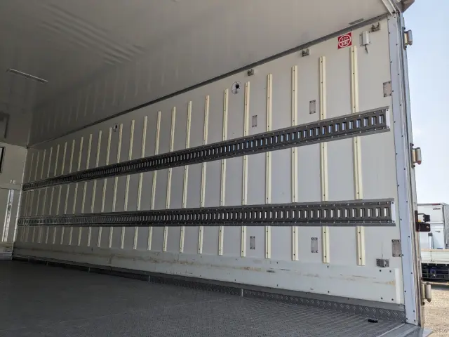 いすゞ フォワード TKG-FRR90S2(2WD)の写真23