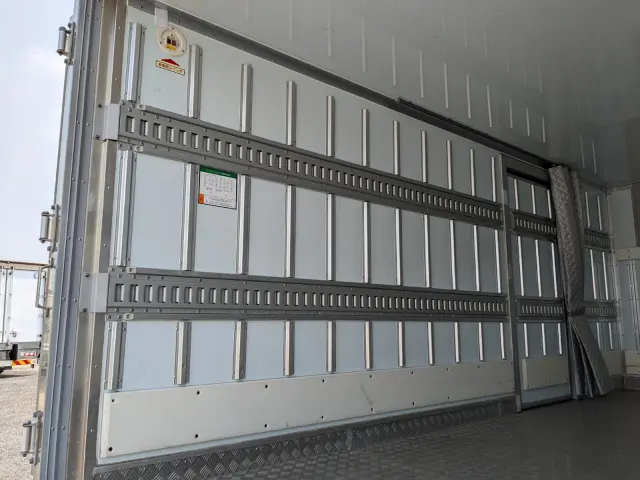 三菱 キャンター TPG-FEB50(2WD)の写真21