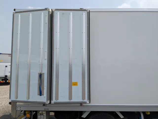 三菱 キャンター TPG-FEB50(2WD)の写真31