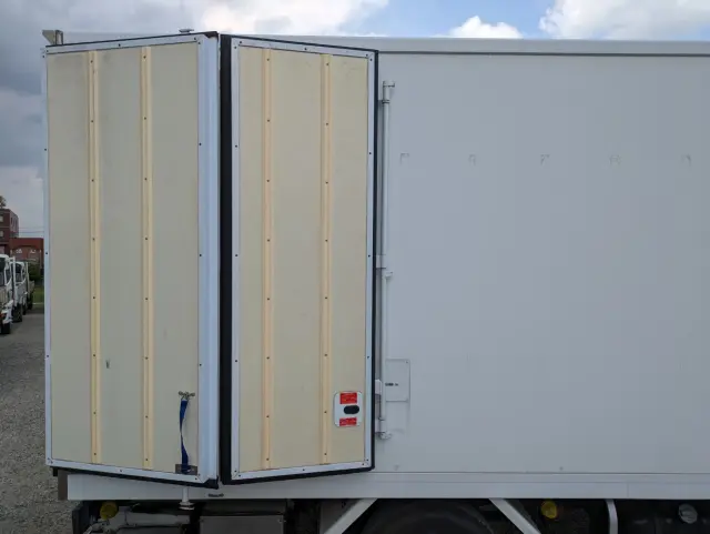 いすゞ エルフ TPG-NPR85AN(2WD)の写真33