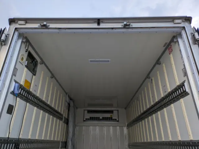 日野 デュトロ TPG-XZU712M(2WD)の写真12