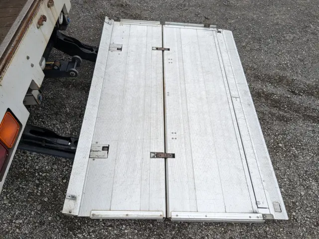 いすゞ フォワード TKG-FRR90S2(2WD)の写真12