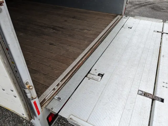 いすゞ フォワード TKG-FRR90S2(2WD)の写真13