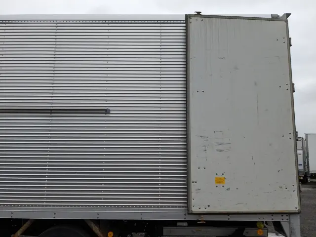 いすゞ フォワード TKG-FRR90S2(2WD)の写真24