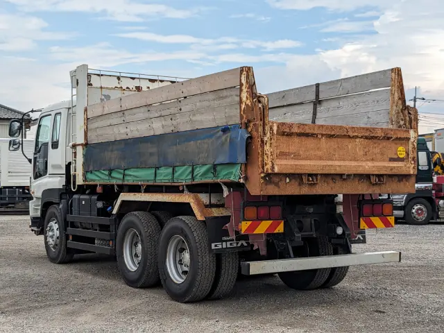 いすゞ ギガ QKG-CXZ77AT(6x4)の写真3