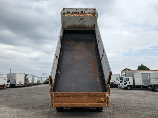 いすゞ ギガ QKG-CXZ77AT(6x4)の写真8