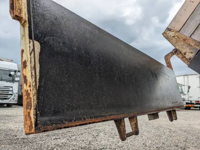 いすゞ ギガ QKG-CXZ77AT(6x4)の写真10