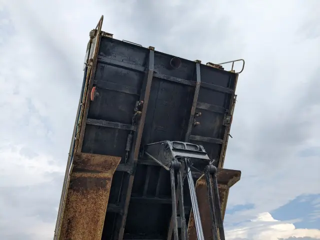 いすゞ ギガ QKG-CXZ77AT(6x4)の写真24