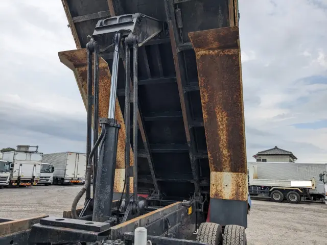 いすゞ ギガ QKG-CXZ77AT(6x4)の写真27