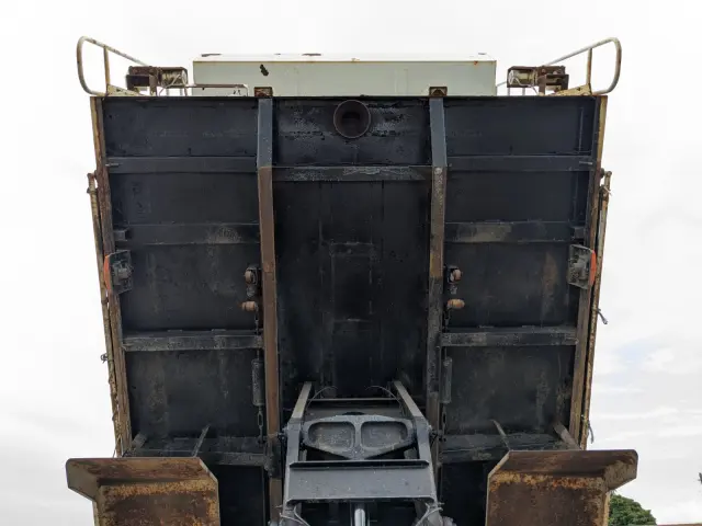 いすゞ ギガ QKG-CXZ77AT(6x4)の写真32