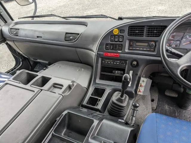 いすゞ ギガ QKG-CXZ77AT(6x4)の写真32