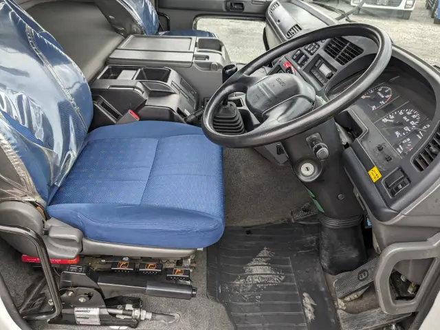 いすゞ ギガ QKG-CXZ77AT(6x4)の写真38