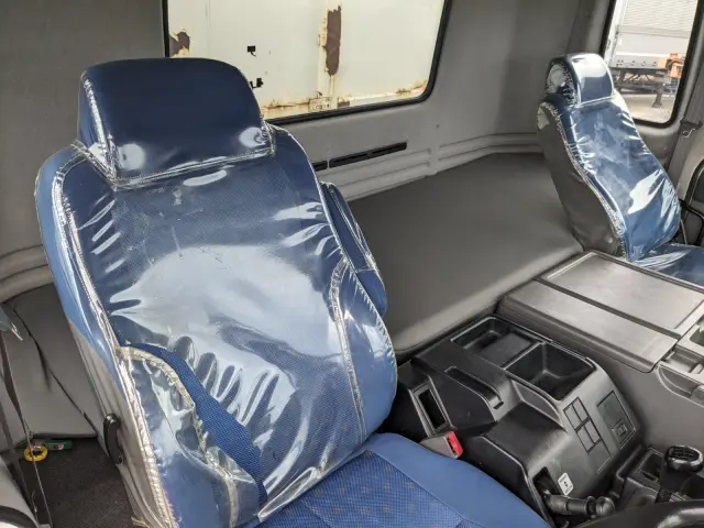 いすゞ ギガ QKG-CXZ77AT(6x4)の写真42