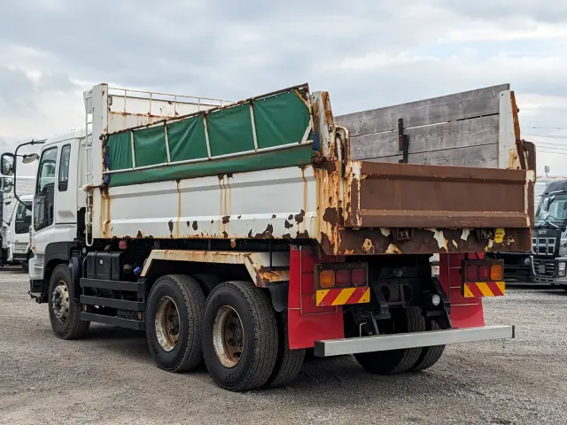 いすゞ ギガ QKG-CXZ77AT(6x4)の写真3