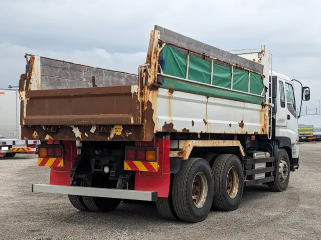 いすゞ ギガ QKG-CXZ77AT(6x4)の写真4