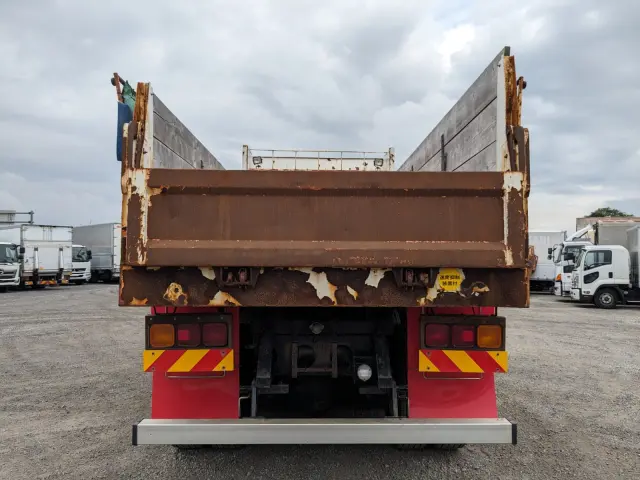 いすゞ ギガ QKG-CXZ77AT(6x4)の写真5