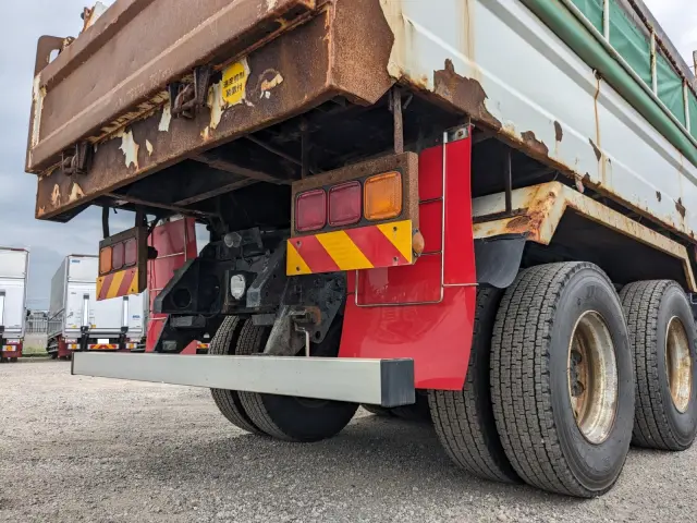 いすゞ ギガ QKG-CXZ77AT(6x4)の写真7