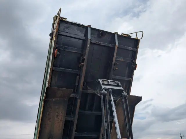 いすゞ ギガ QKG-CXZ77AT(6x4)の写真26