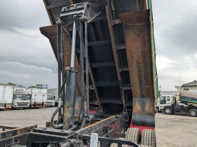 いすゞ ギガ QKG-CXZ77AT(6x4)の写真33