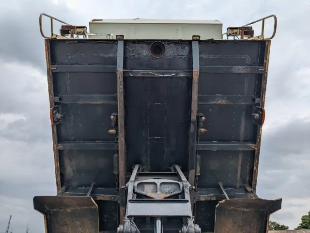 いすゞ ギガ QKG-CXZ77AT(6x4)の写真37