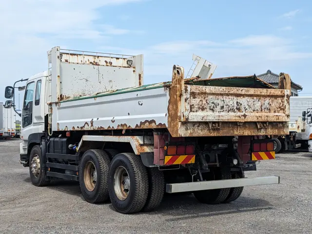 いすゞ ギガ QKG-CXZ77AT(6x4)の写真4