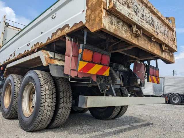 いすゞ ギガ QKG-CXZ77AT(6x4)の写真8