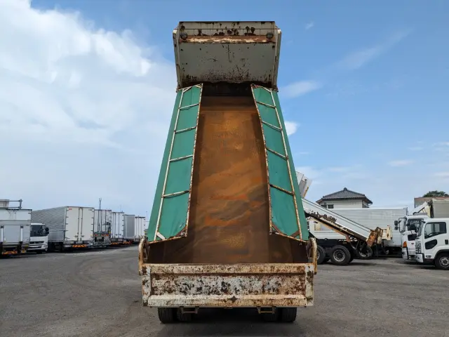 いすゞ ギガ QKG-CXZ77AT(6x4)の写真9