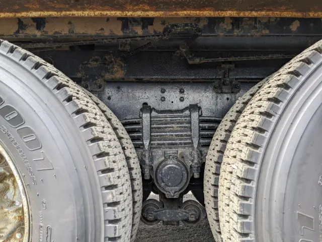 いすゞ ギガ QKG-CXZ77AT(6x4)の写真22