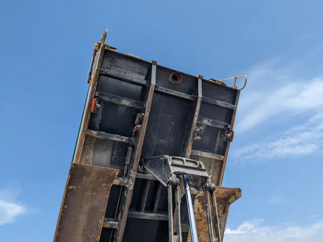 いすゞ ギガ QKG-CXZ77AT(6x4)の写真26