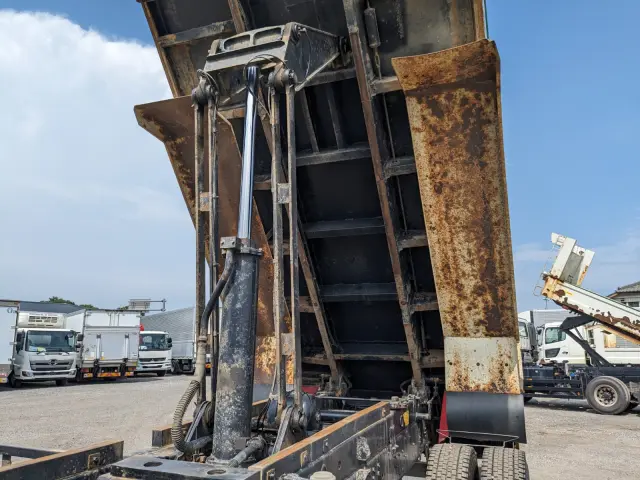 いすゞ ギガ QKG-CXZ77AT(6x4)の写真30