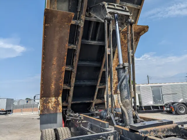 いすゞ ギガ QKG-CXZ77AT(6x4)の写真30