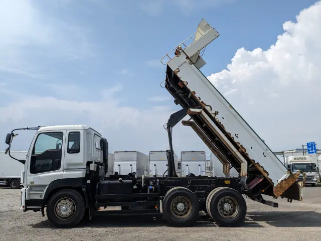 いすゞ ギガ QKG-CXZ77AT(6x4)の写真32