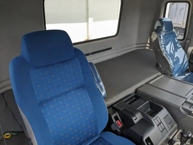 いすゞ ギガ QKG-CXZ77AT(6x4)の写真44