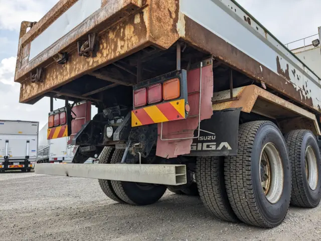 いすゞ ギガ QKG-CXZ77AT(6x4)の写真6