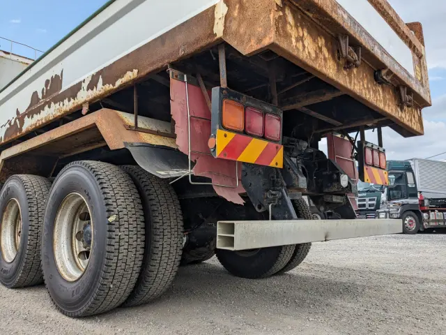 いすゞ ギガ QKG-CXZ77AT(6x4)の写真8