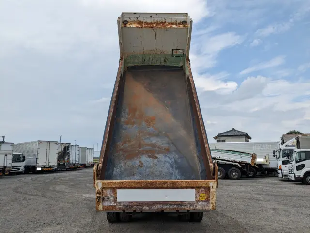 いすゞ ギガ QKG-CXZ77AT(6x4)の写真8