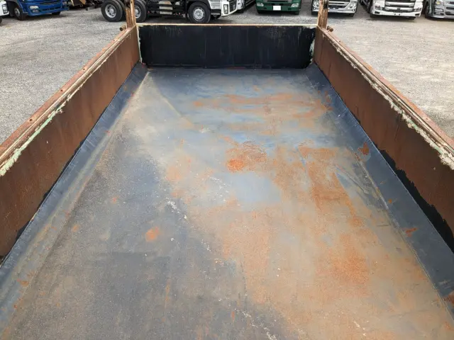 いすゞ ギガ QKG-CXZ77AT(6x4)の写真14