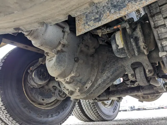 いすゞ ギガ QKG-CXZ77AT(6x4)の写真16