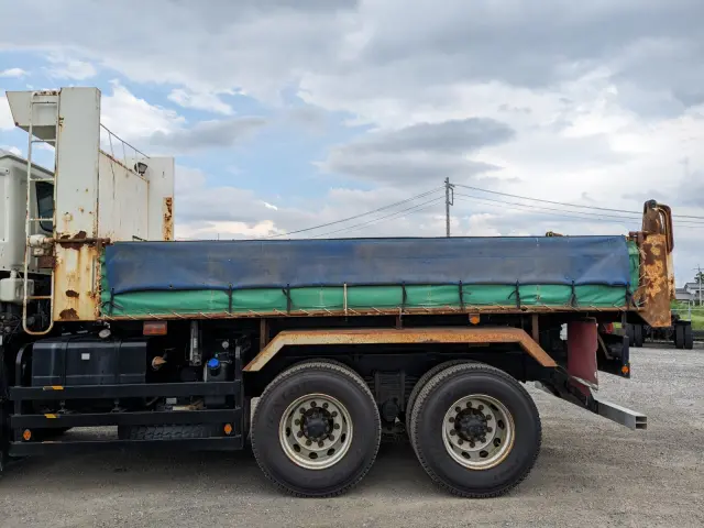 いすゞ ギガ QKG-CXZ77AT(6x4)の写真18