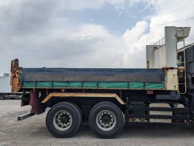 いすゞ ギガ QKG-CXZ77AT(6x4)の写真22