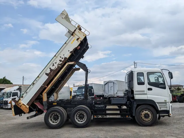 いすゞ ギガ QKG-CXZ77AT(6x4)の写真24