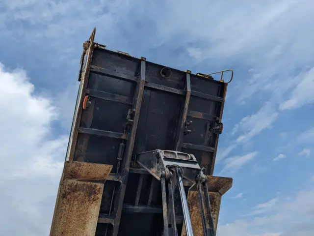 いすゞ ギガ QKG-CXZ77AT(6x4)の写真25